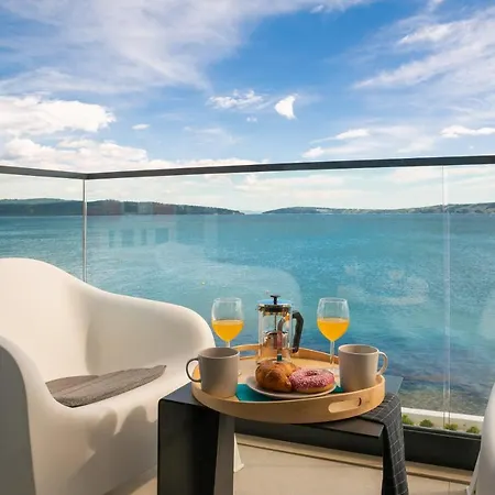 Beachfront The View With Pool Βίλα *