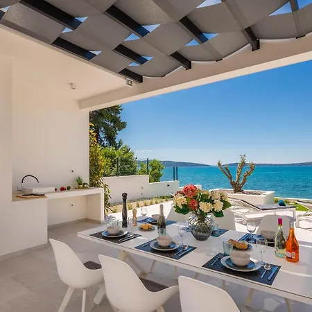 Beachfront The View With Pool * Kastela