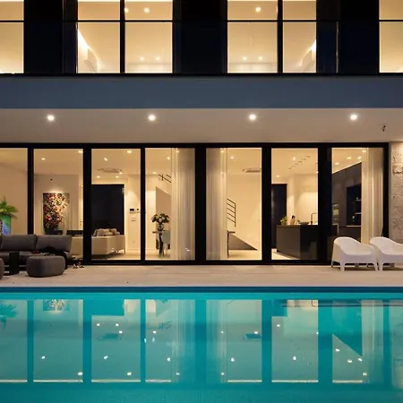 Villa Beachfront The View With Pool