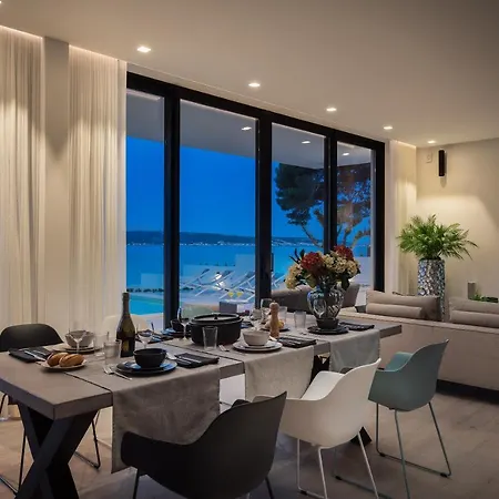 Beachfront The View With Pool Βίλα *