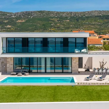 Beachfront The View With Pool Kastela