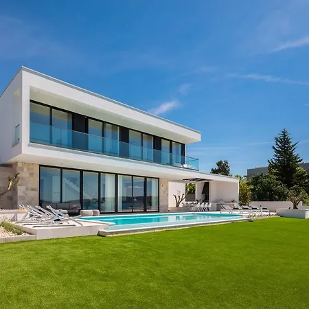 Βίλα Beachfront The View With Pool