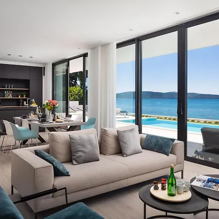 Villa Beachfront The View With Pool *