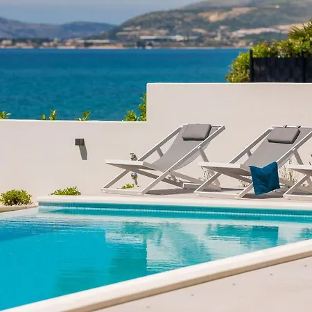 Beachfront The View With Pool * Kastela