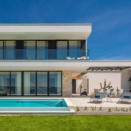 Villa Beachfront The View With Pool