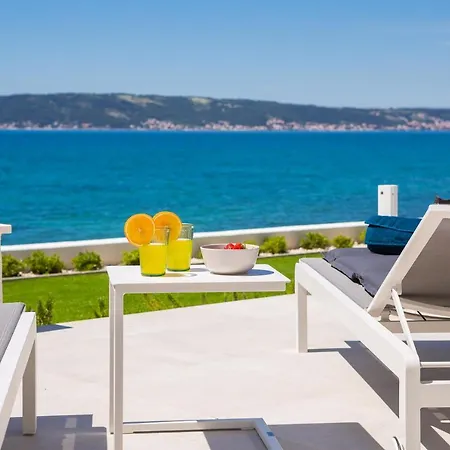 Beachfront The View With Pool Βίλα *