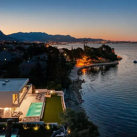Beachfront The View With Pool Βίλα *