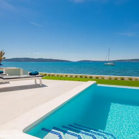 Beachfront The View With Pool Kastela