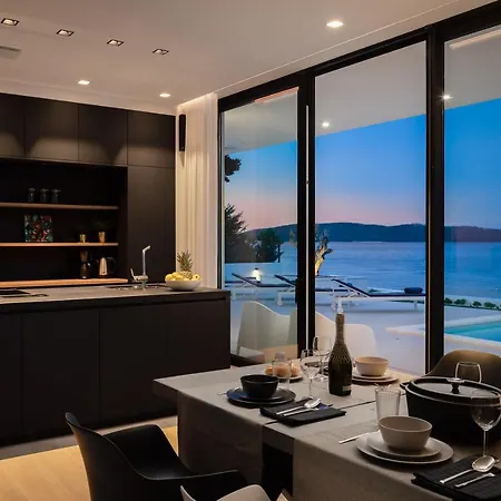 Beachfront The View With Pool