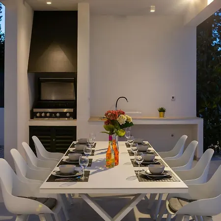 Beachfront The View With Pool 别墅