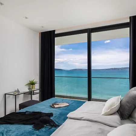 Beachfront The View With Pool *