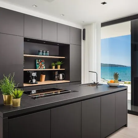 别墅 Beachfront The View With Pool *