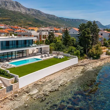 Beachfront The View With Pool