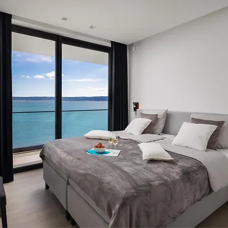 Villa Beachfront The View With Pool *