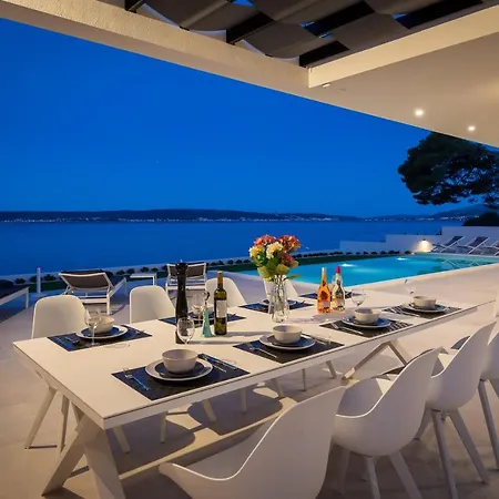 Beachfront The View With Pool * Kaštela