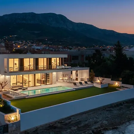 Beachfront The View With Pool *