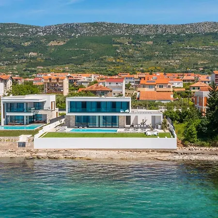 Beachfront The View With Pool 别墅 *