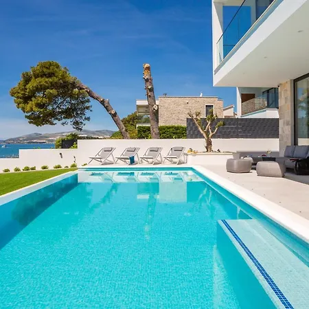 Beachfront The View With Pool 别墅