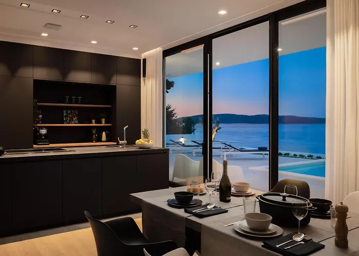 Beachfront The View With Pool