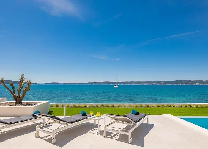 Beachfront The View With Pool