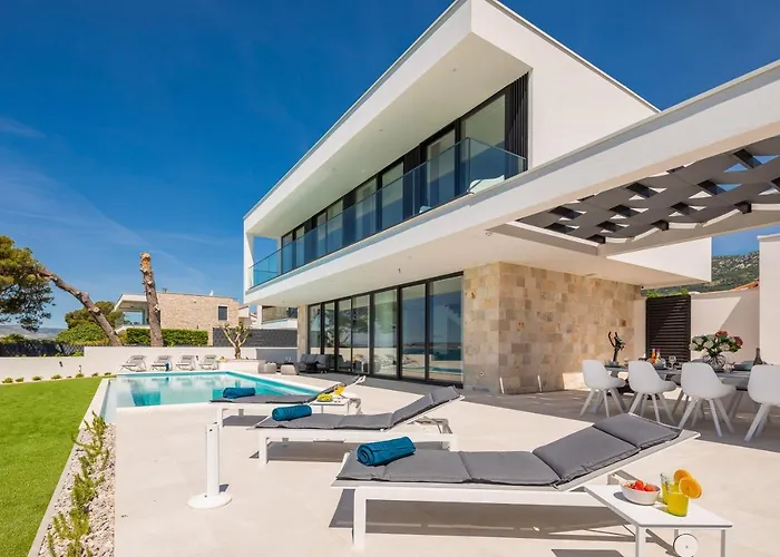 Villa Beachfront The View With Pool Kaštela