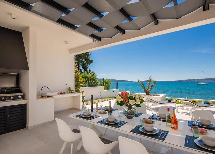 Beachfront The View With Pool * Kaštela