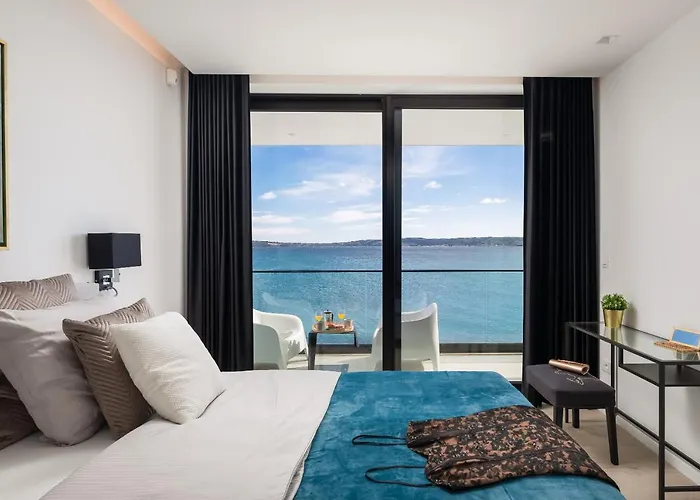 Beachfront The View With Pool