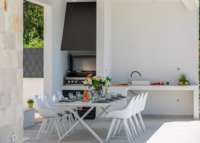 Beachfront The View With Pool