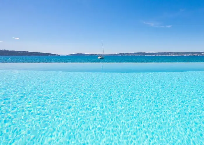 Beachfront The View With Pool * Kaštela