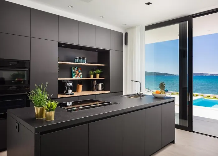 Villa Beachfront The View With Pool *