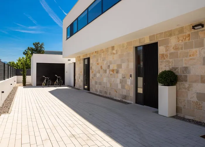 Beachfront The View With Pool * Kaštela