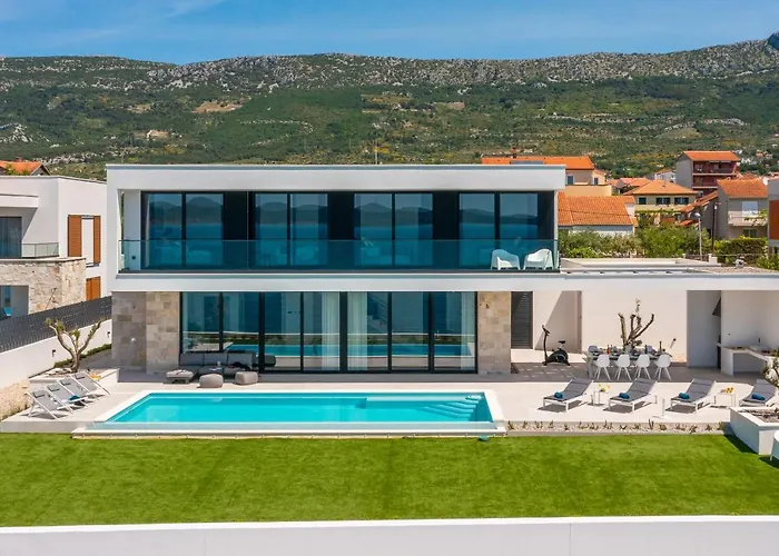 Beachfront The View With Pool Kaštela