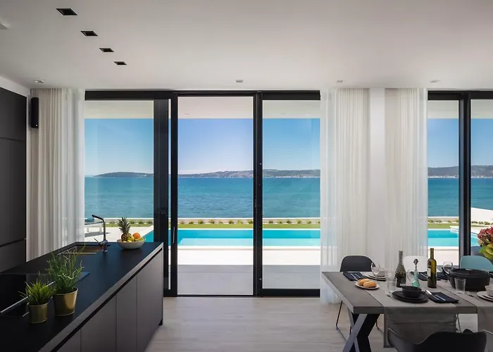 Beachfront The View With Pool