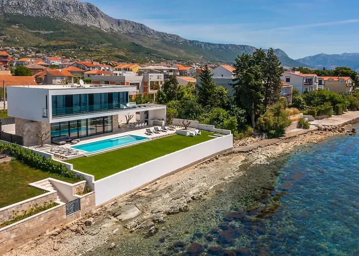 Beachfront The View With Pool