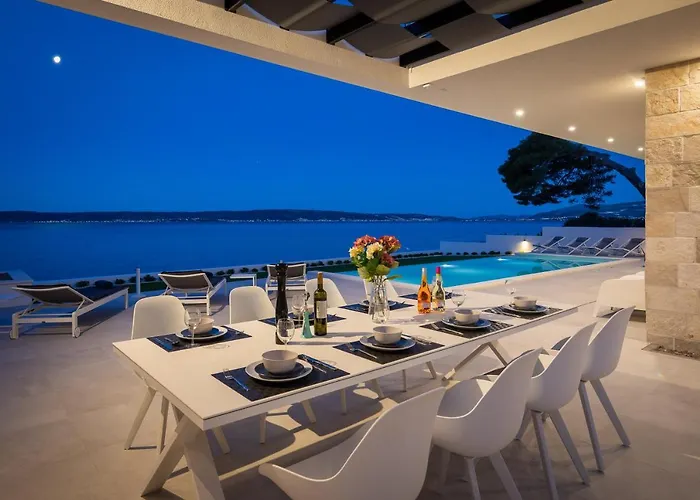 Beachfront The View With Pool * Kaštela