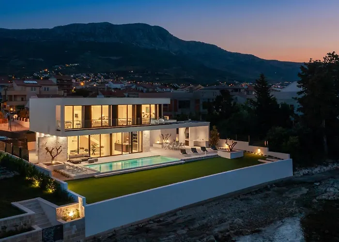 Beachfront The View With Pool *