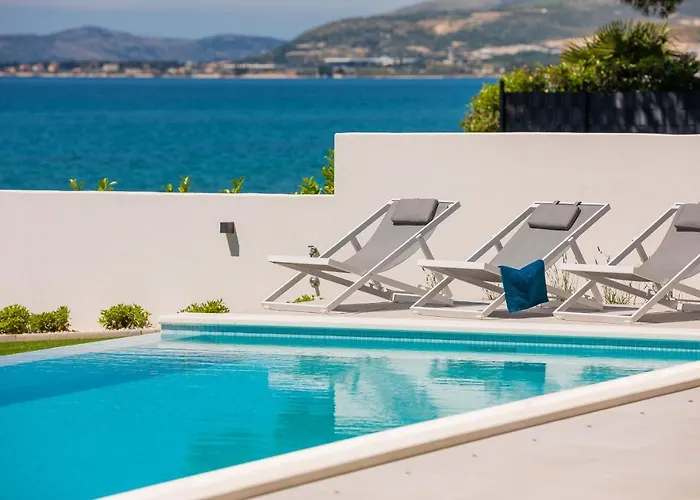 Beachfront The View With Pool * Kaštela