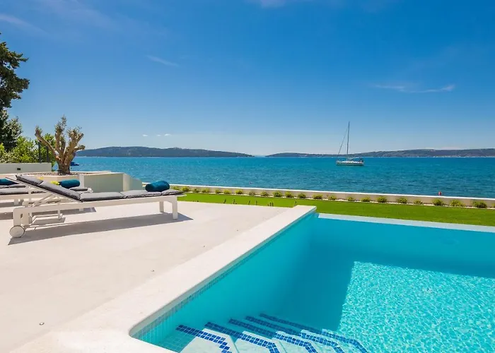 Beachfront The View With Pool Kaštela