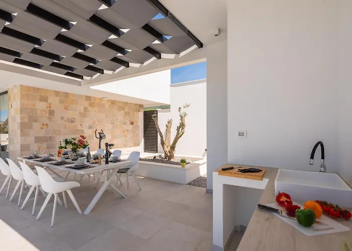 Beachfront The View With Pool Villa Kaštela